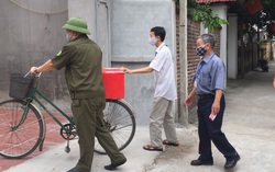 Vĩnh Phúc: Dùng xe đạp chở hòm phiếu đến nhà cử tri đang thực hiện cách ly 