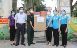 Phụ nữ Hưng Yên tặng 110 thùng mì tôm, gần 10.000 khẩu trang phòng chống dịch Covid-19