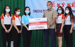 HDBank tặng 1,5 tỷ đồng hỗ trợ phụ nữ biên cương
