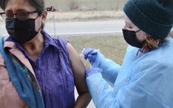 Hoa Kỳ: 98% dân số của bộ tộc Blackfeet đã được tiêm vaccine ngừa Covid-19