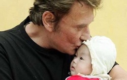 Bé gái Phú Thọ được danh ca Pháp nhận nuôi, giờ sống ra sao?