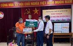 Qũy Phát triển Tài năng Việt tiếp năng lượng cho lực lượng chống dịch Hà Tĩnh