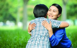 Phát khóc khi con trai anh gật đầu tôi làm mẹ