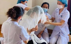 Nữ điều dưỡng chịu tang bố trong khu cách ly