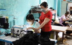 Làm thêm nghề may để tạo nền móng cho con