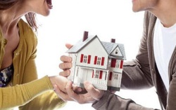 Nhà trả góp mua trước khi kết hôn nhưng đứng tên chung, ly hôn chia thế nào?