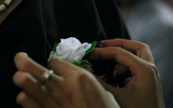 Mất cha mẹ, cuộc đời chỉ còn lại lối về...