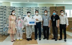 “Thần đồng hội họa” Xèo Chu bán đấu giá tranh để mua trang thiết bị phòng chống dịch Covid-19