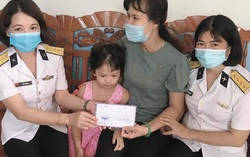 Lữ đoàn 146 tặng quà cho 26 gia đình chính sách nhân ngày 27/7
