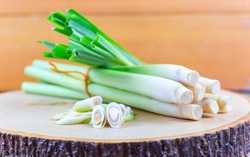 Tụt huyết áp, đau dạ dày vì tự chữa Covid-19 tại nhà