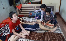 Mẹ mất việc vì Covid-19, cả nhà phải ăn cháo thay cơm