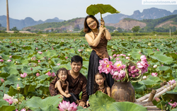 Hà Nội: Du khách đội nắng đến chụp sen ở huyện Mỹ Đức