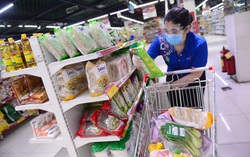 TPHCM: Hội viên phụ nữ "đi chợ thay", hỗ trợ người dân gặp khó khăn trong thực hiện Chỉ thị 16