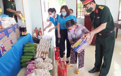 “Gian hàng nghĩa tình” gắn kết tình cảm quân dân