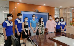 Á hậu Phương Anh và MC Quyền Linh góp gạo tặng người nghèo