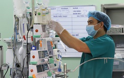 Lần đầu tiên Việt Nam ghép gan cho bé 18 tháng tuổi bị ung thư gan giai đoạn cuối