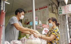 “Cho Là Nhận” trao hơn 500 suất quà cứu trợ những người yếu thế tại Hà Nội