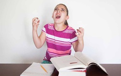 Kiểm soát cảm xúc bốc đồng của con