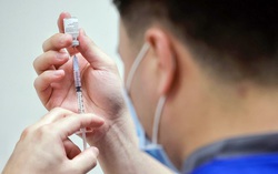 Singapore: Người thường trú ngắn hạn được tiêm vaccine ngừa Covid-19 miễn phí