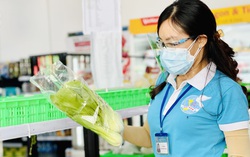Cán bộ Hội phụ nữ TPHCM bận rộn “đi chợ hộ”