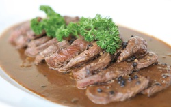 Bò nướng xốt tiêu
