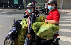 TPHCM – Người phụ nữ “Đi chợ giúp dân”, góp thêm sự an tâm cho bà con vùng xanh