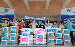 Hội LHPN Hà Nội trao 1.000 suất quà hỗ trợ nữ lao động tự do, phụ nữ dễ bị tổn thương do Covid-19