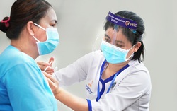 TPHCM: Tiêm vaccine phòng Covid-19 cho những người cần thận trọng khi tiêm chủng được thực hiện ra sao?