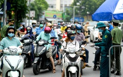 Hà Nội: Chốt kiểm soát ùn ứ, người dân lo ngại dịch bệnh