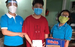Mẹ và con cùng góp sức chống dịch