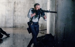 Daniel Craig thực hiện pha hành động không tưởng trong phim James Bond 007