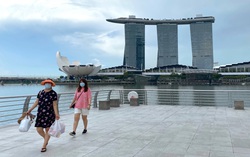 Singapore duy trì các quy định giãn cách, tập trung tiêm chủng và xét nghiệm