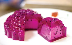 Bánh thạch rau câu thanh long nhân phô mai