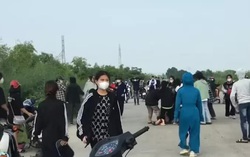 Công an vào cuộc vụ hàng chục nữ sinh cầm gậy sắt lao vào hỗn chiến ở Ninh Bình