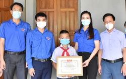 Hà Tĩnh: Tặng bằng khen cho cậu bé 9 tuổi dũng cảm cứu em bé 2 tuổi chới với dưới nước