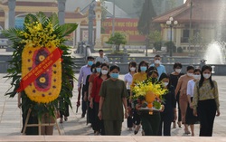 Dâng hương tưởng niệm 60 thanh niên xung phong Đại đội 915