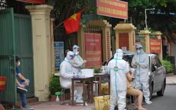 Nữ nhân viên vệ sinh một phòng giao dịch ngân hàng trên dường Nguyễn Trãi dương tính Covid-19
