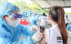 Việc rút ngắn thời gian 2 mũi tiêm vaccine AstraZeneca do địa phương quyết định