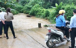 Yên Bái: 2 chị em ruột bị lũ cuốn trôi trên đường đi học, 1 cháu tử vong