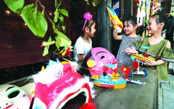 Nhớ những mùa Trung thu "phá cỗ" bằng cơm cháy mẹ làm