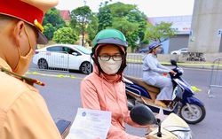 Bí thư Hà Nội: Tiếp tục sử dụng giấy đi đường cũ và cấp giấy mới