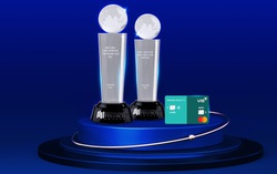 Ngân hàng lập cú đúp giải thưởng quốc tế về thẻ tín dụng