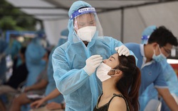 Hà Nội thần tốc xét nghiệm diện rộng và tiêm vaccine Covid-19 thế nào?
