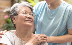 Thấm thía hơn trong quãng thời gian chăm sóc mẹ bị bệnh nan y