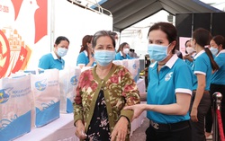 Những món quà xuân trĩu nặng nghĩa tình