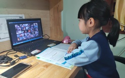 Bi hài quanh chuyện giám sát con học online