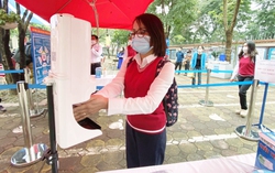 Hà Nội: Học sinh từ lớp 7-12 ở vùng xanh, vàng trở lại trường ngay sau Tết Nguyên đán