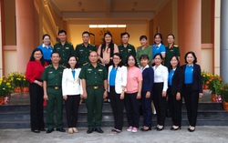 Phụ nữ Đồng Tháp thăm, chúc Tết chiến sĩ nơi biên giới