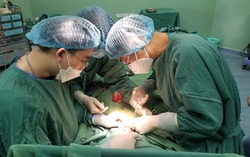 Bé 37 tháng nuốt 25 viên bi nam châm đồ chơi