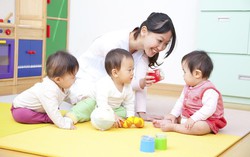 Những lợi ích khi cha mẹ cho trẻ đi học sớm